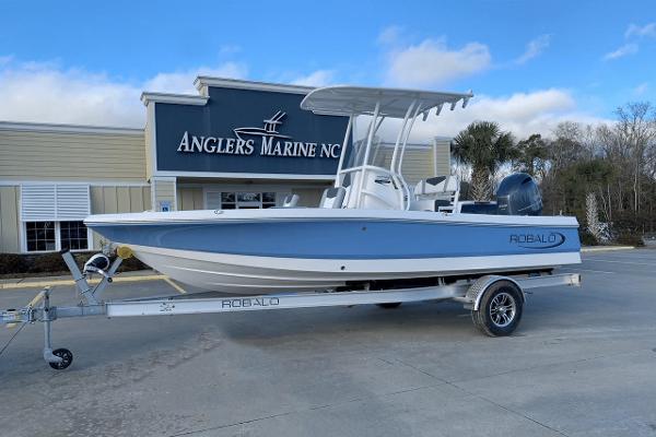 Robalo 206 Cayman 2024 Robalo 206 Cayman boat on trailer at Anglers Marine NC.
