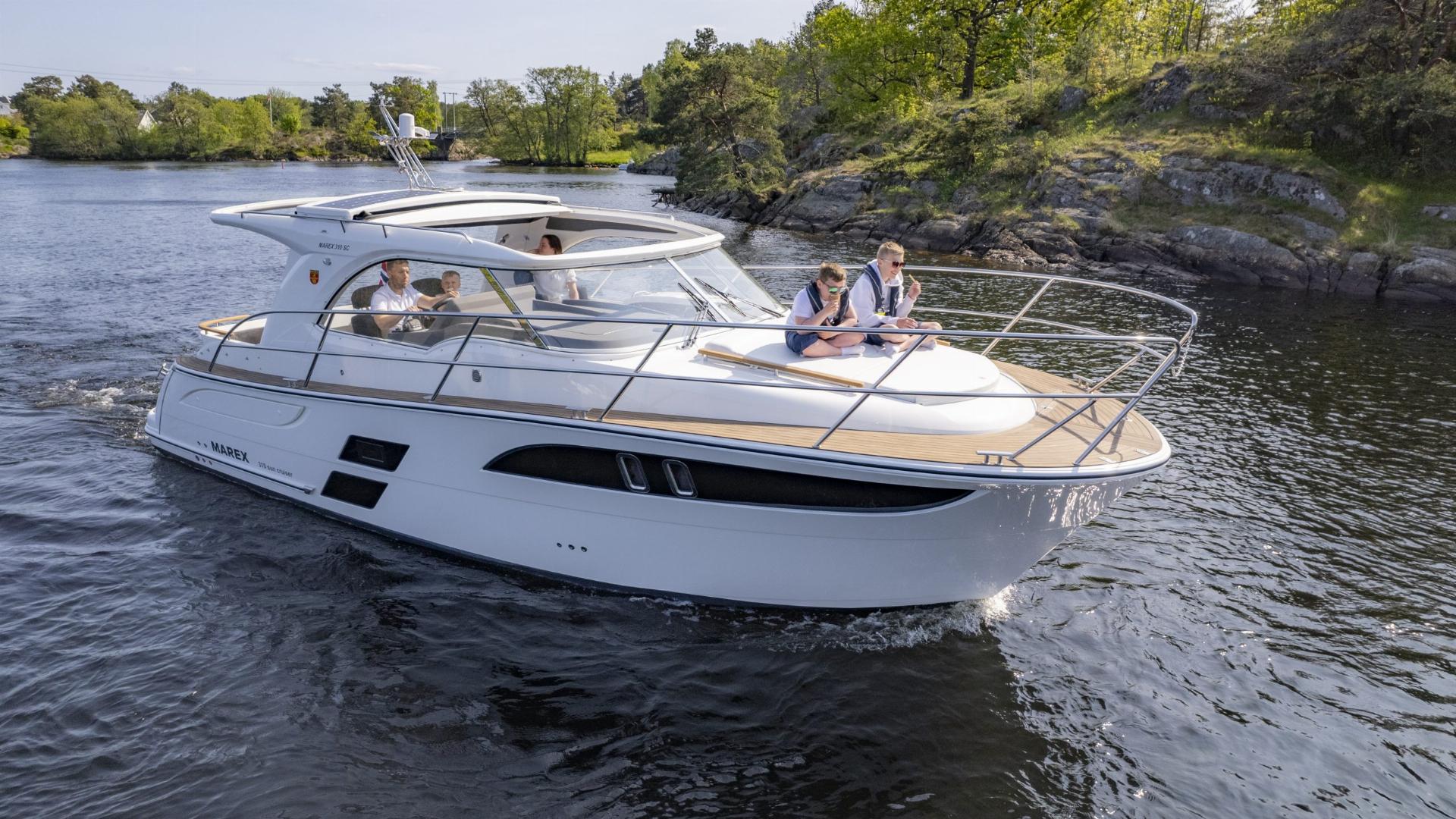 2022 Marex 310 Sun Cruiser