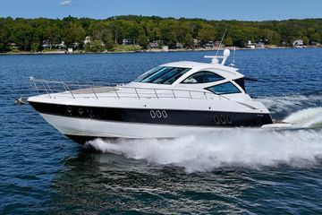 2012 Cruisers Yachts 540 Sports Coupe