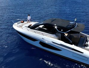 FIM 440 Regina Luxury FIM 440 Regina yacht cruising on open blue sea, 2025 model.