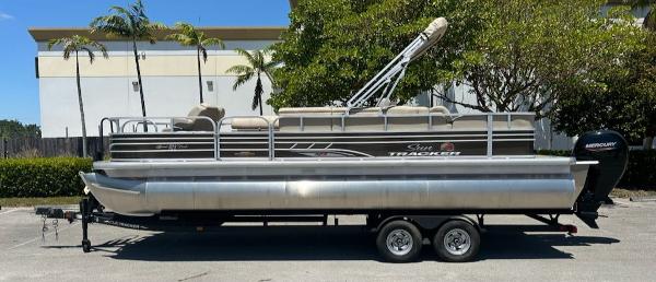 2025 Sun Tracker Sportfish 24 XP3