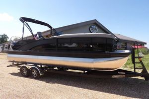 Bennington M Swingback 24 MSB 2026 Bennington M Swingback 24 MSB pontoon boat on trailer, parked outside a marine center.
