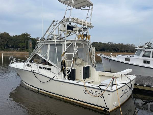 Carolina Classic 28 2003 Carolina Classic 28 boat docked in a marina, featuring a tower and fishing equipment.