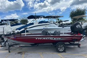 Tracker Pro Team 190 TX Tournament Edition 2022 Tracker Pro Team 190 TX Tournament Edition boat in a marina setting.