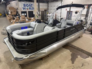 2026 Bentley Pontoons Legacy 220 Swingback & Honda 4-Stroke EFI