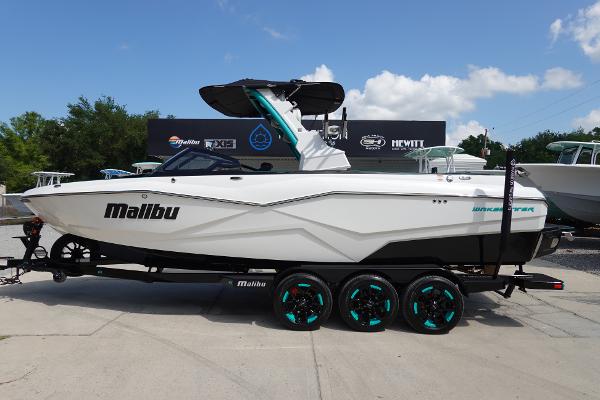 2023 Malibu 25 LSV