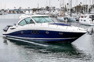 Sea Ray 48 Sundancer 2007 Sea Ray 48 Sundancer yacht docked in a marina, showcasing sleek design and luxury.