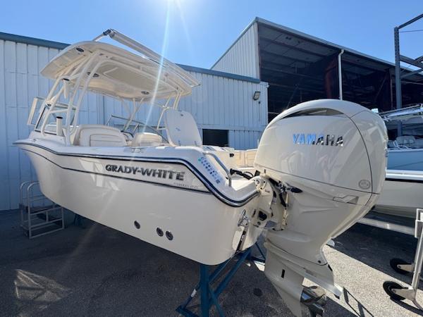 Grady-White Freedom 255 2025 Grady-White Freedom 255 boat with Yamaha engine, docked outdoors.