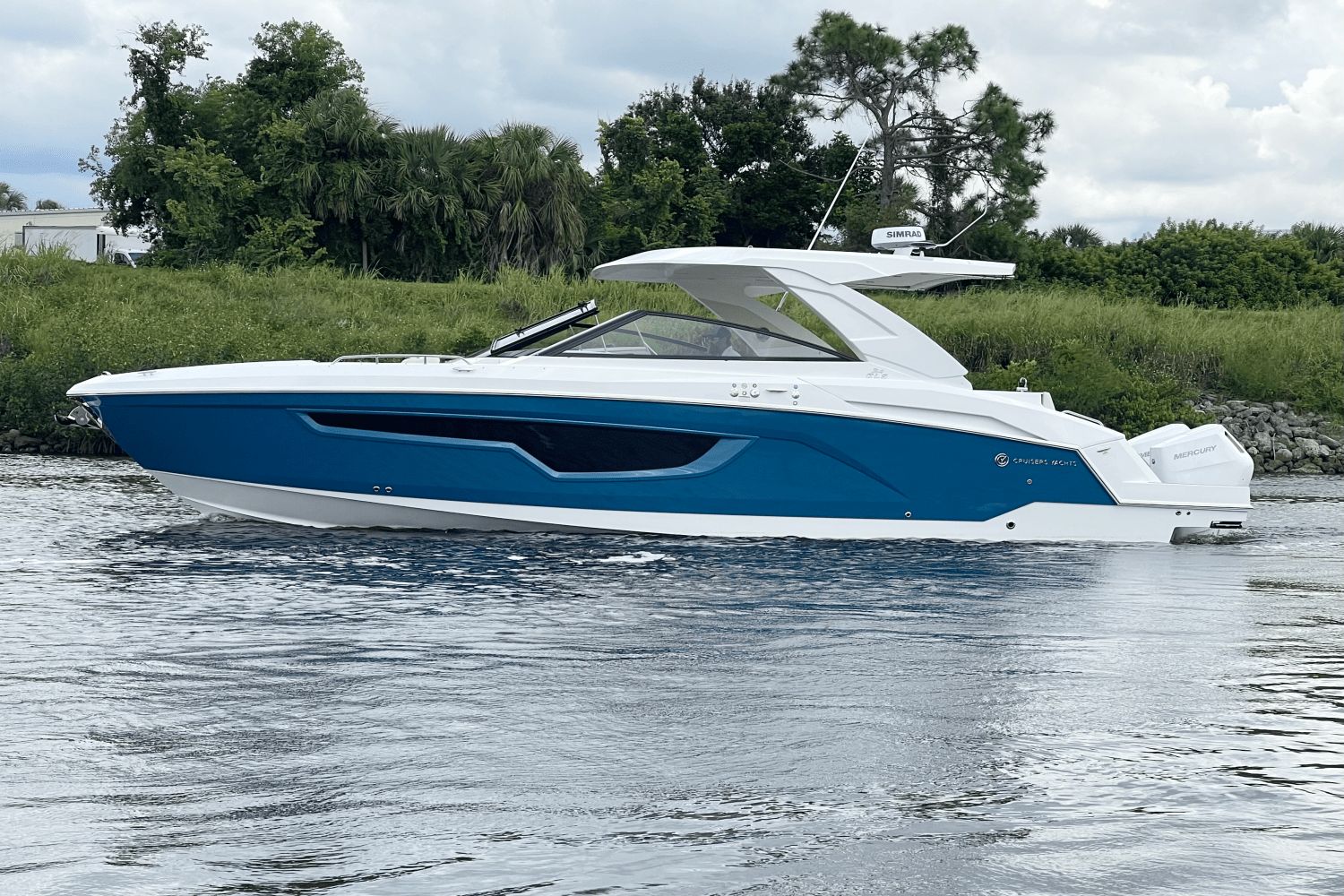 2026 Cruisers Yachts 34 GLS Outboard