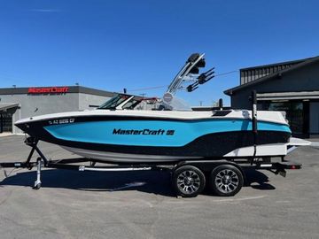2023 MasterCraft XT22