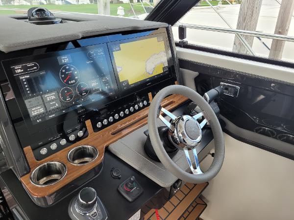 2021 Tiara Sport 43 LE