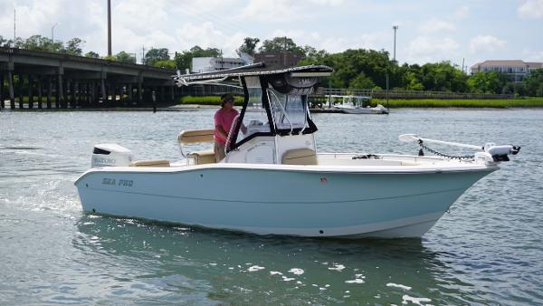 2006 Sea Pro 238 Center Console