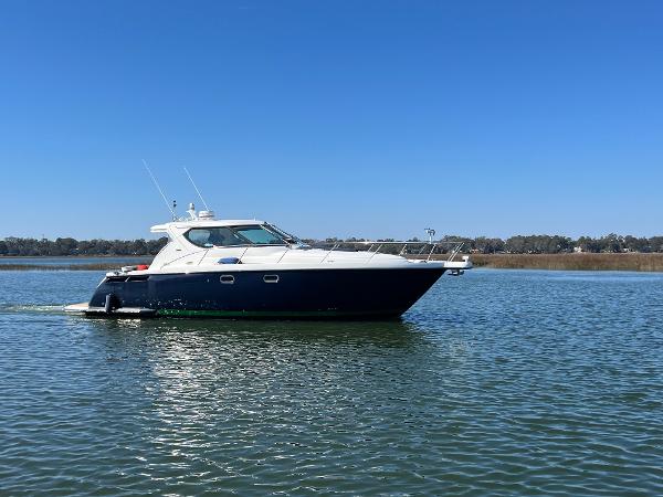 Tiara Yachts 4300 Sovran 2008 Tiara Yachts 4300 Sovran cruising on calm waters under a clear blue sky.