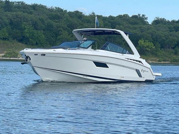 2019 Cruisers Yachts 338