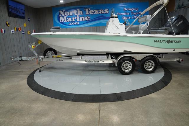 2025 NauticStar 214 Bay
