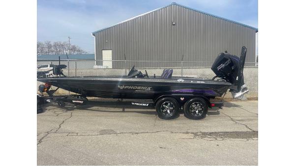 Phoenix 920 Elite 2025 Phoenix 920 Elite boat on trailer, parked near industrial building.
