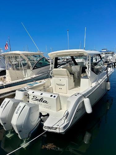 Boston Whaler 325 Conquest