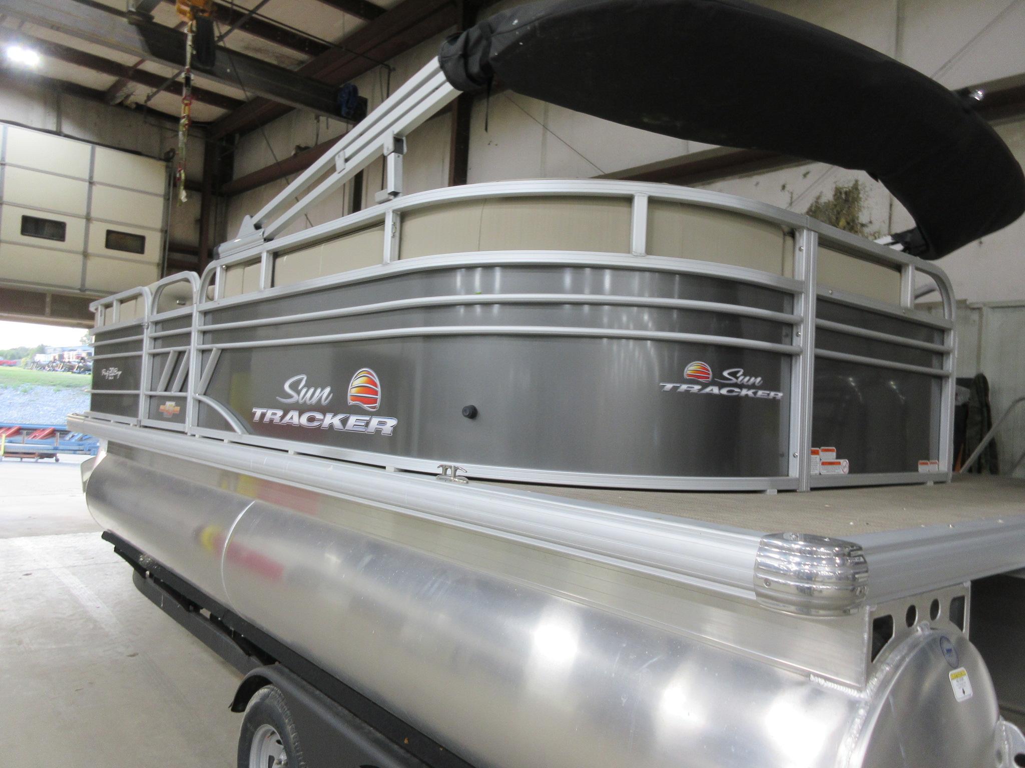 2023 Sun Tracker Party Barge 20 DLX