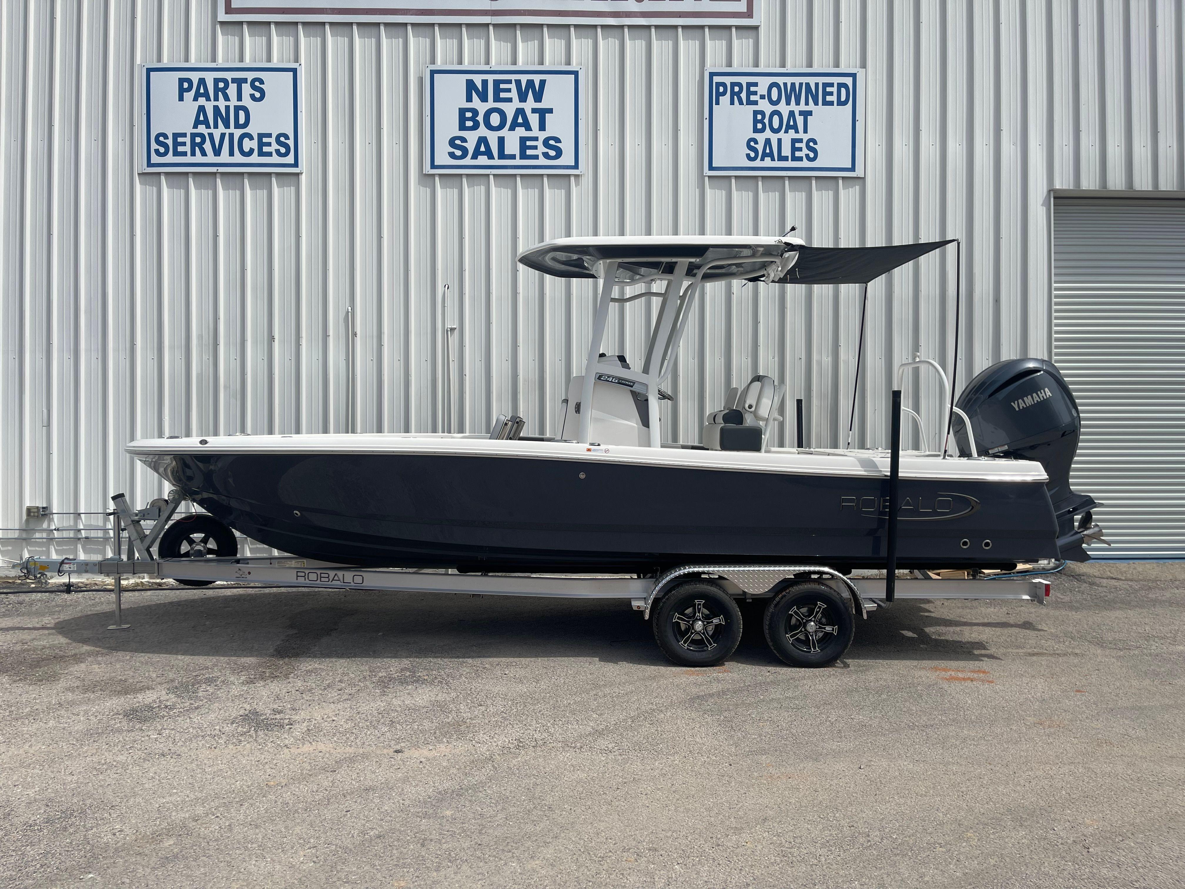 2025 Robalo 246 Cayman