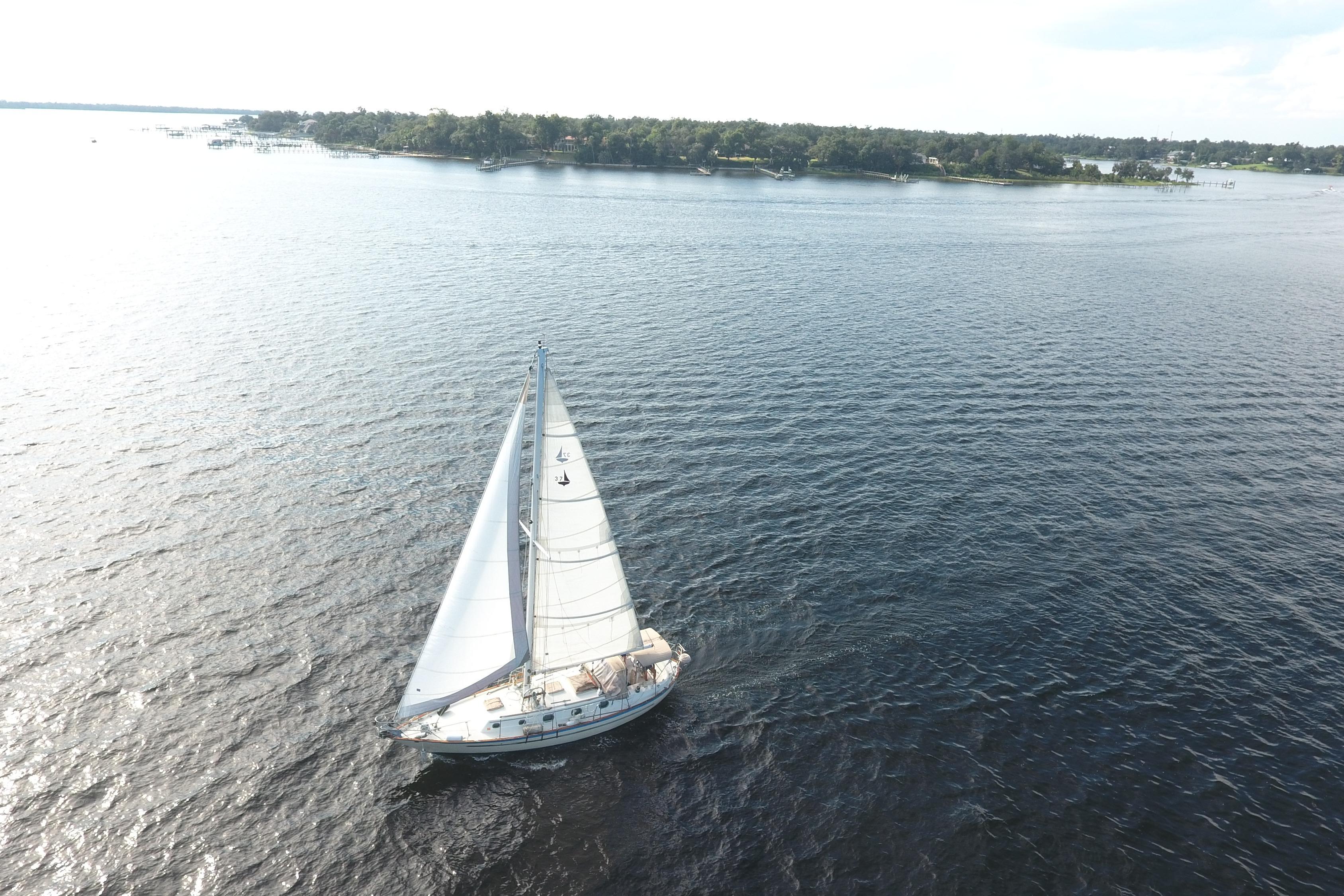 1986 Pacific Seacraft Crealock 37
