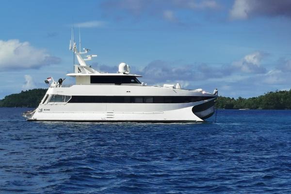 2003 Custom Wave Piercing Catamaran