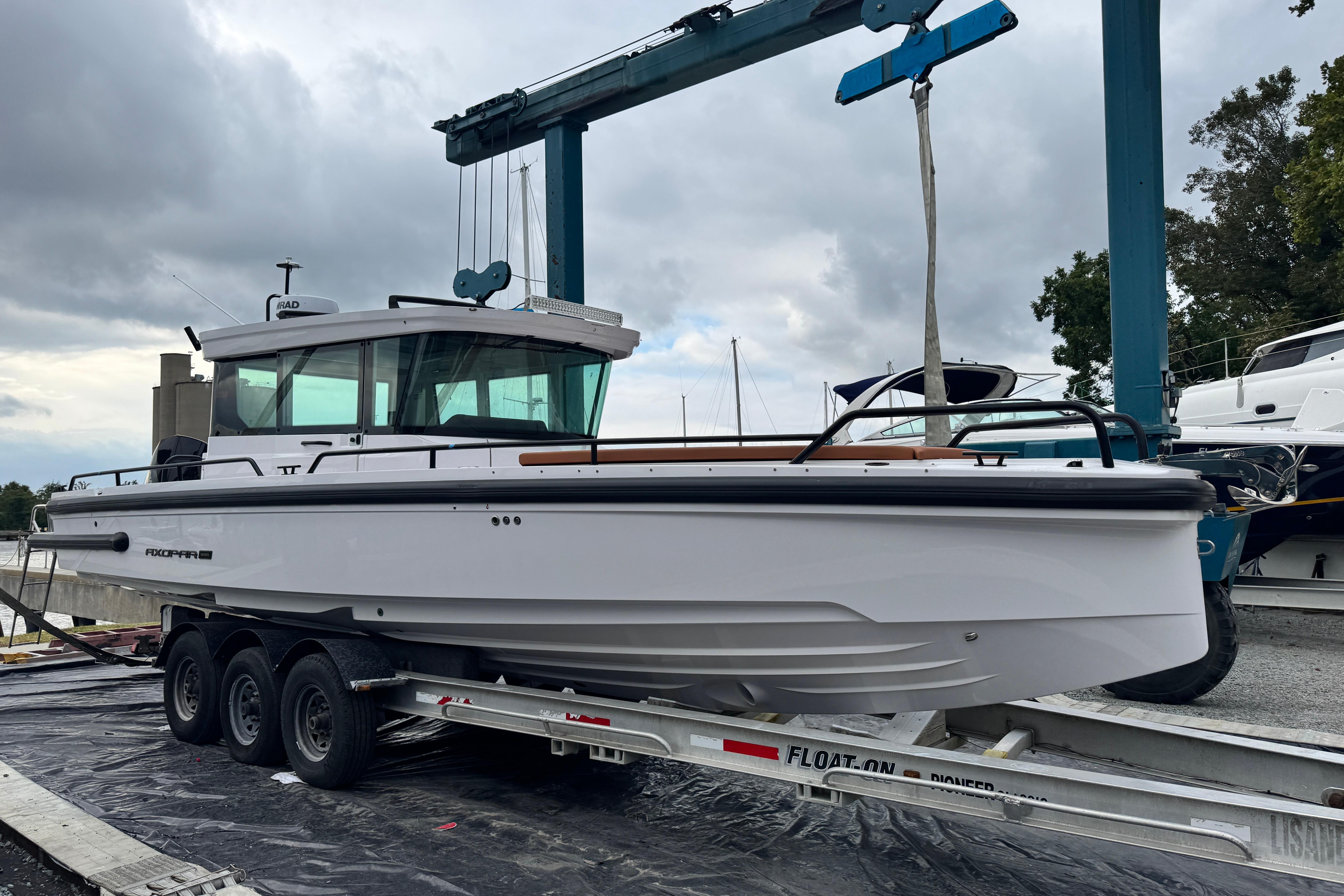 2024 Axopar 28 CABIN