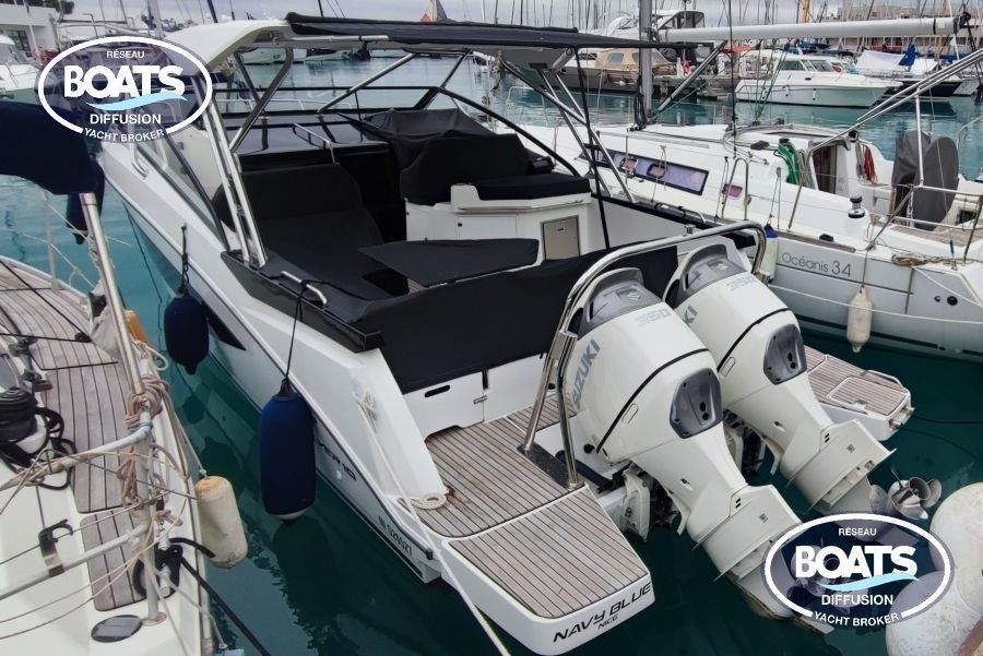 Beneteau Flyer 10 2020 Beneteau Flyer 10 boat docked with twin outboard engines.