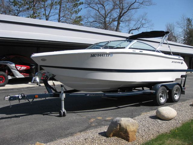 2014 Four Winns 210 Horizon
