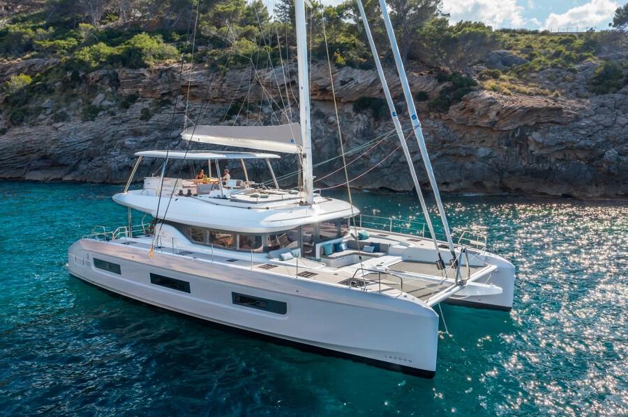 2025 Lagoon 60