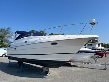 2004 Cruisers Yachts 320 Express