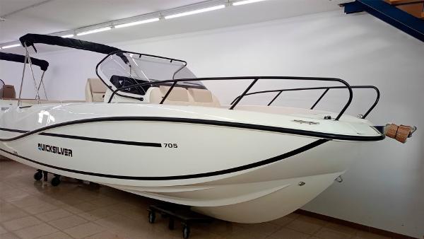 2025 Quicksilver Activ 705 Open