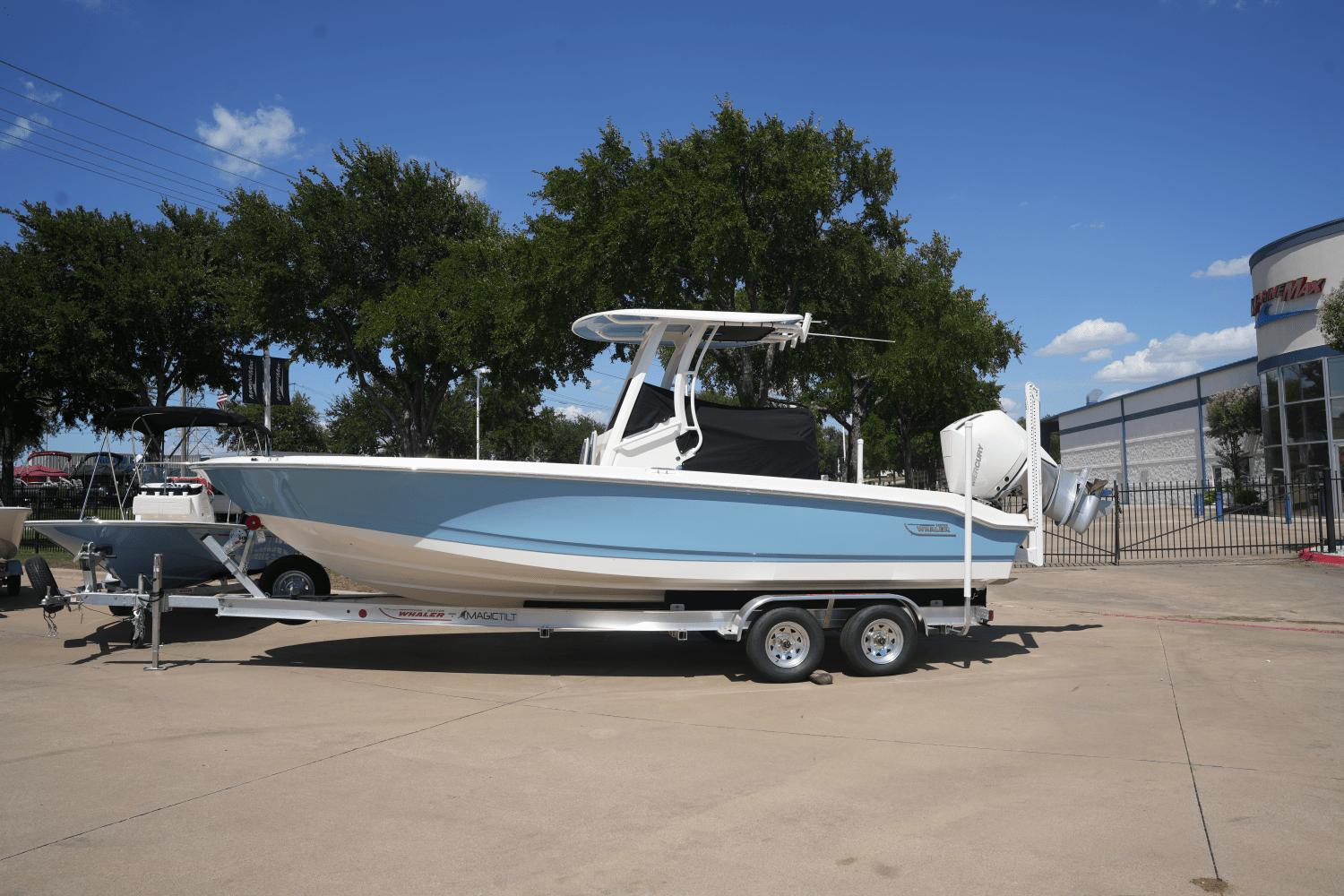 2025 Boston Whaler 250 Dauntless