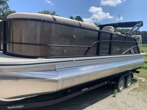 Crest Classic 220 SLRC Tritoon