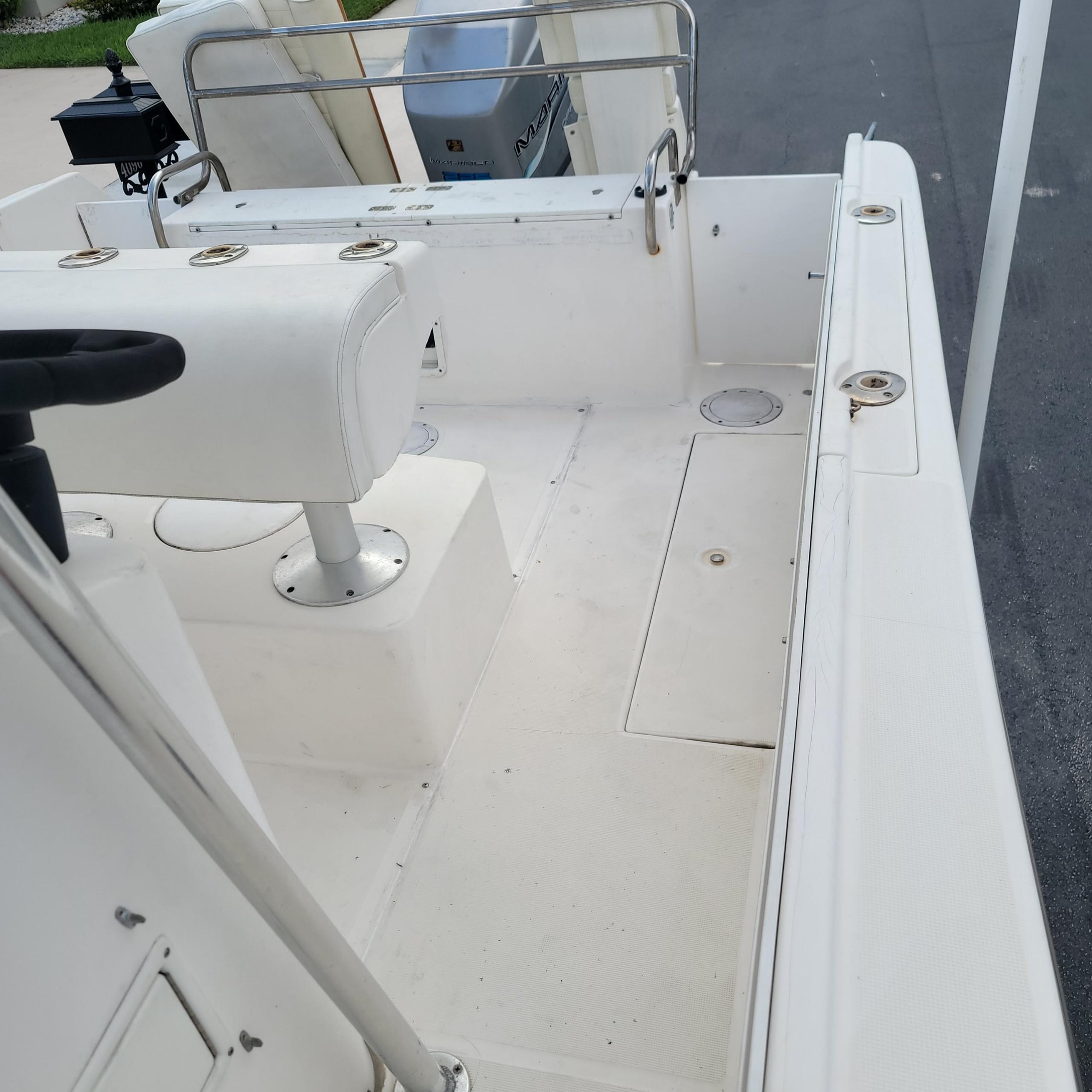 1998 Robalo 2420