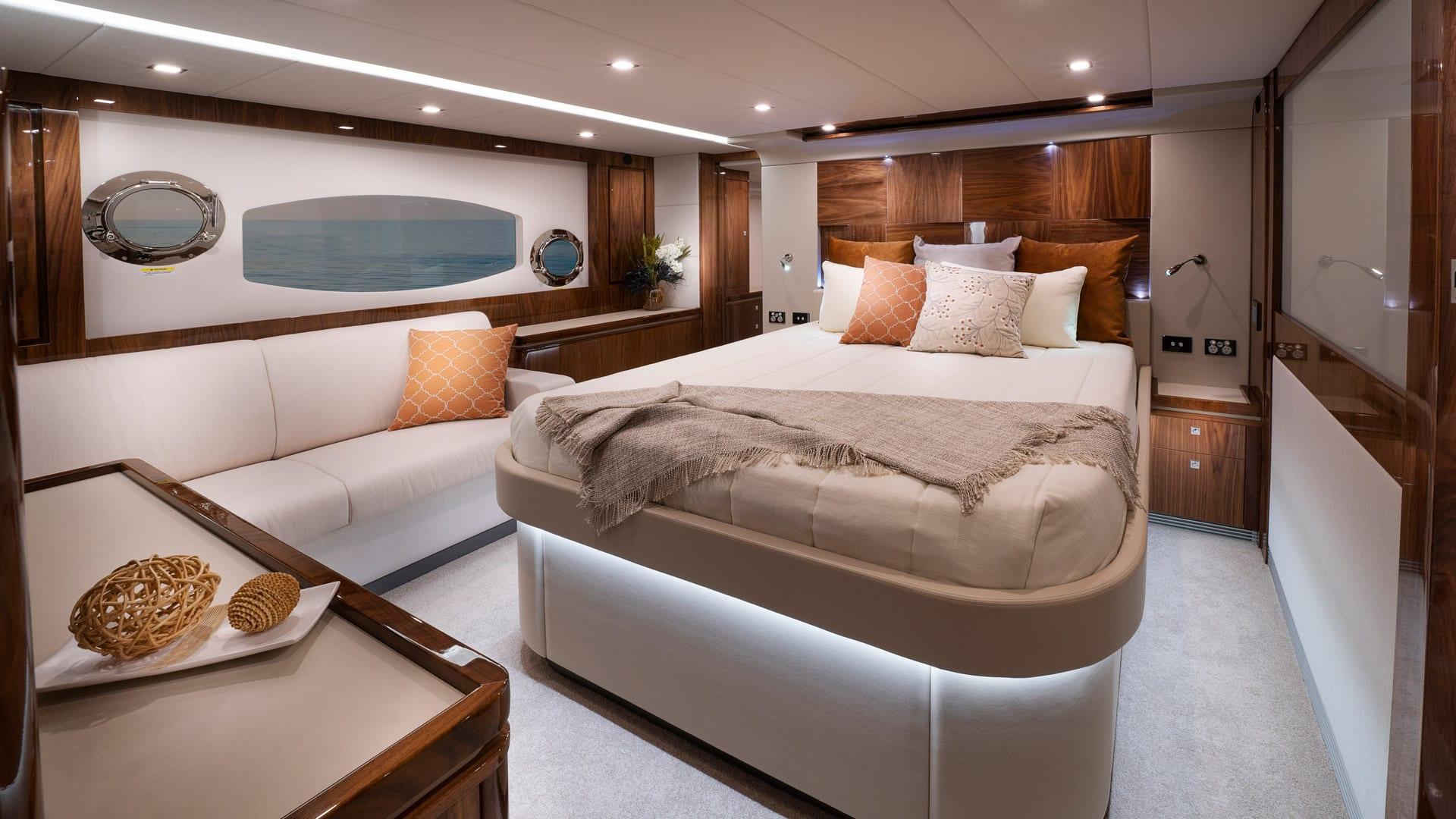 2023 Riviera 6000 Sport Yacht