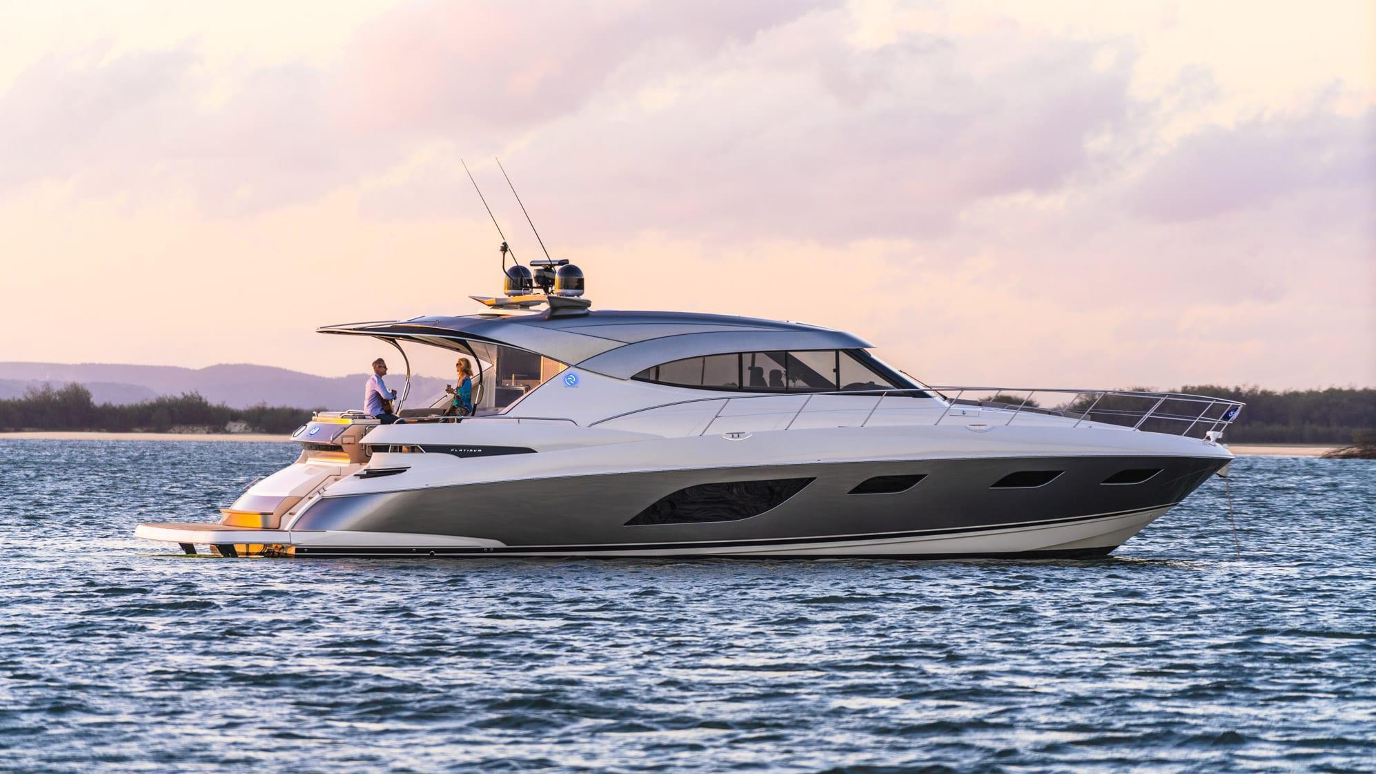Riviera 6000 Sport Yacht