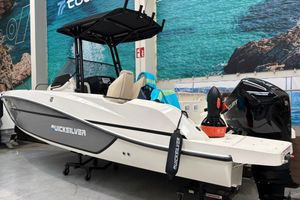 Quicksilver Activ 705 Open Quicksilver Activ 705 Open Smat con T-Top