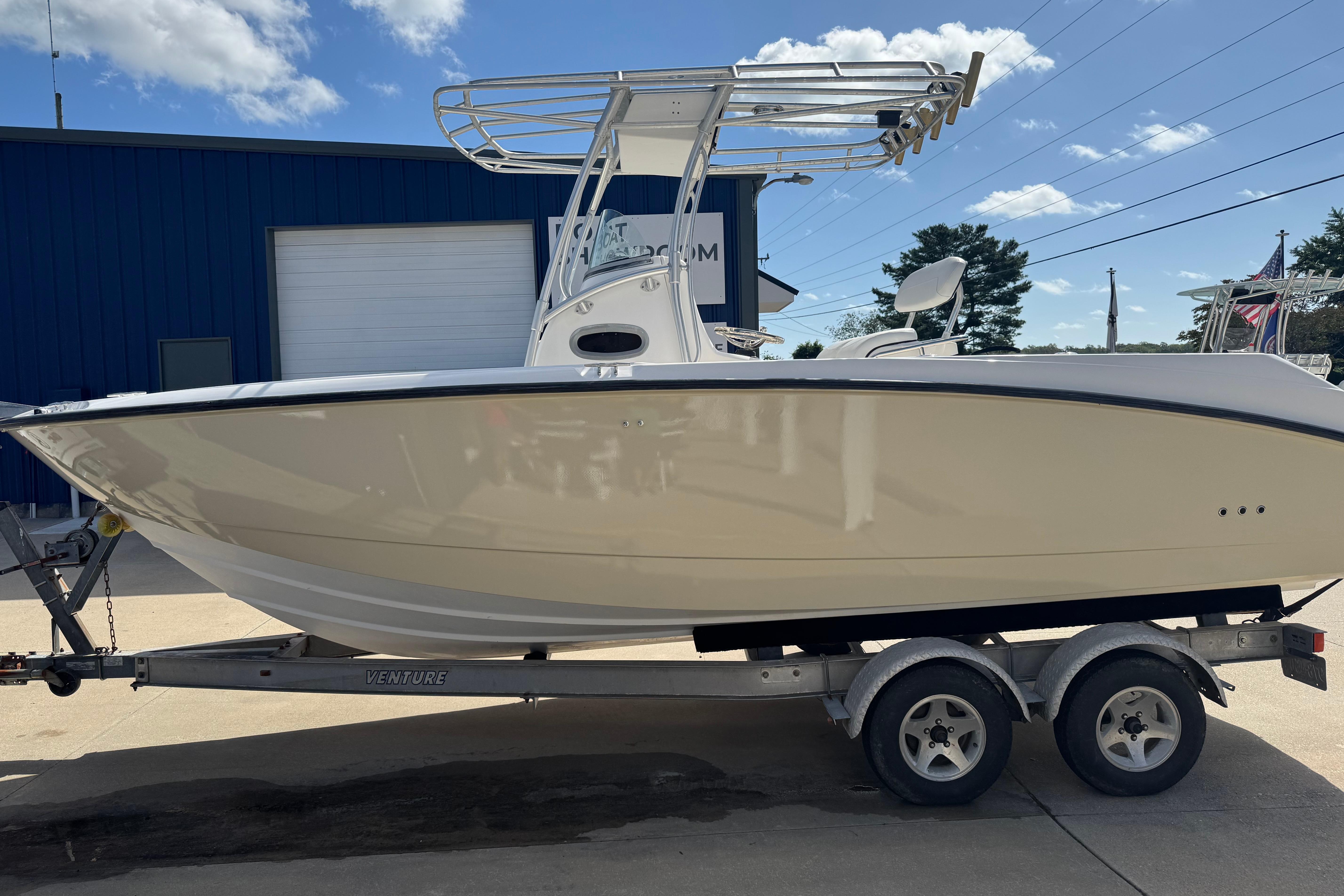 2003 Boston Whaler 240 Outrage