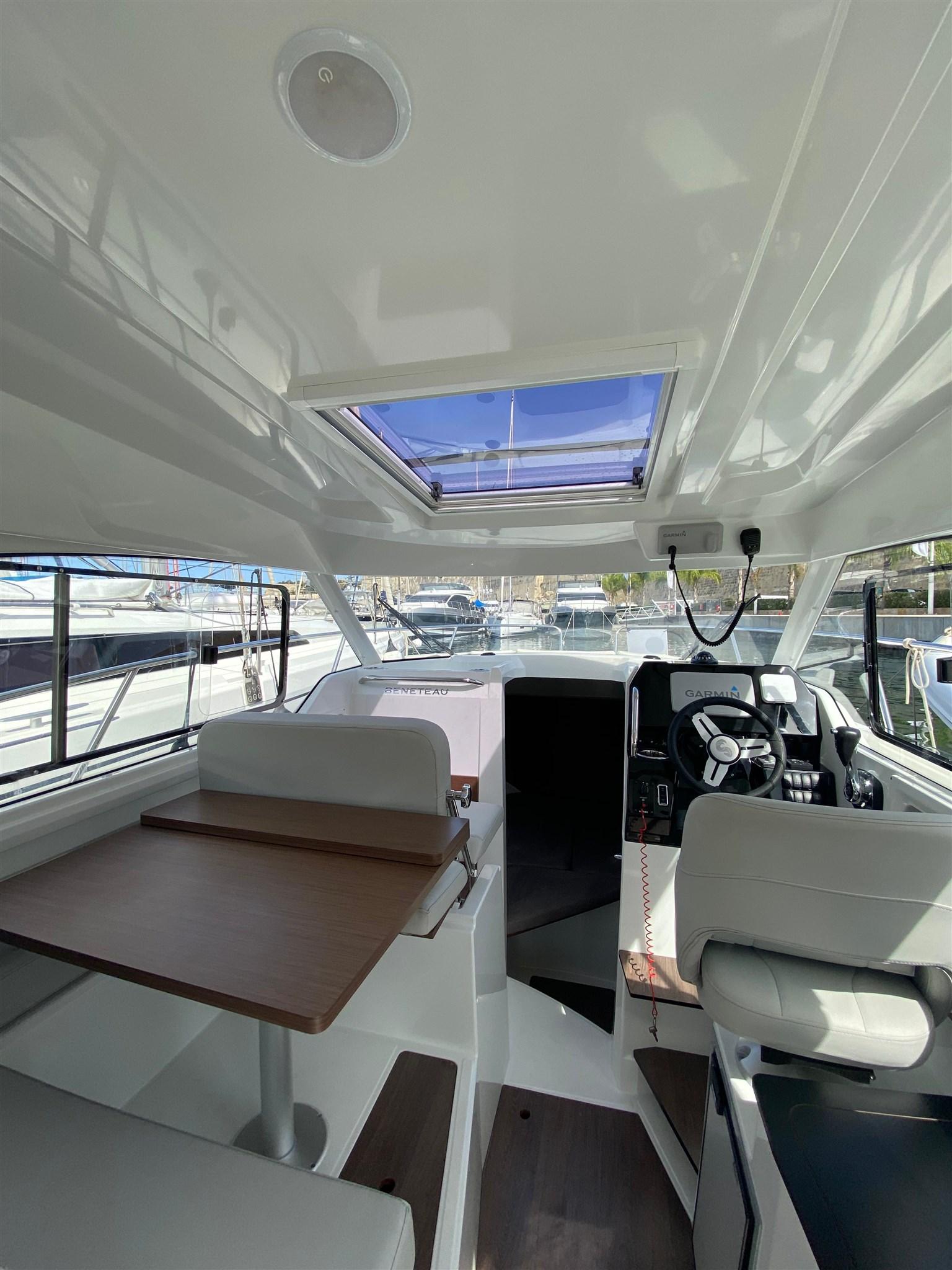 2024 Beneteau Antares 8