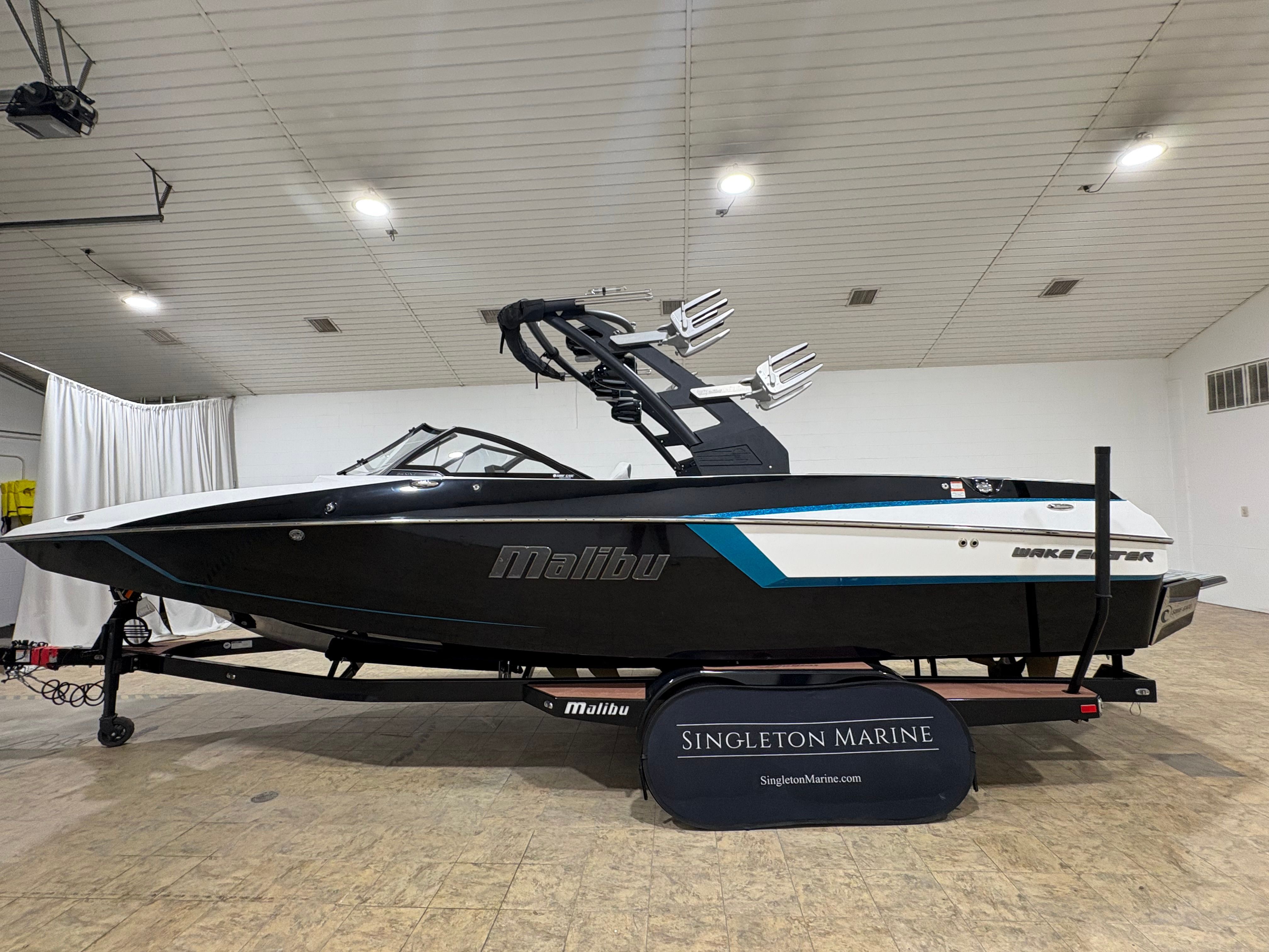 2017 Malibu Wakesetter 24 MXZ