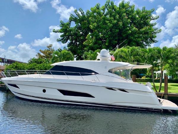 2017 Riviera 54 Sport Yacht