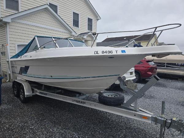 1998 Aquasport 215 Dc