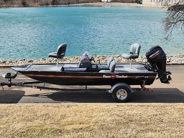 2021 Tracker Bass Tracker Classic XL
