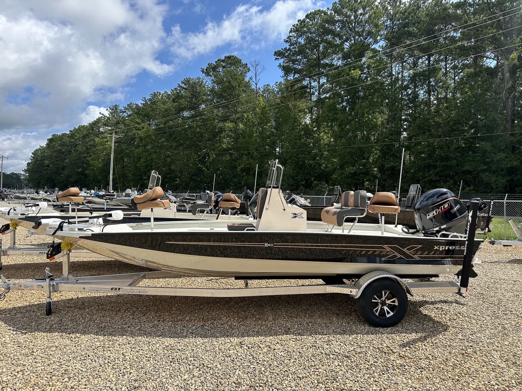 2026 Xpress Hyper-Lift Bay Series H20 Bay