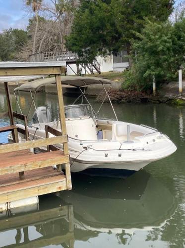 2006 Hurricane FunDeck 211 O/B