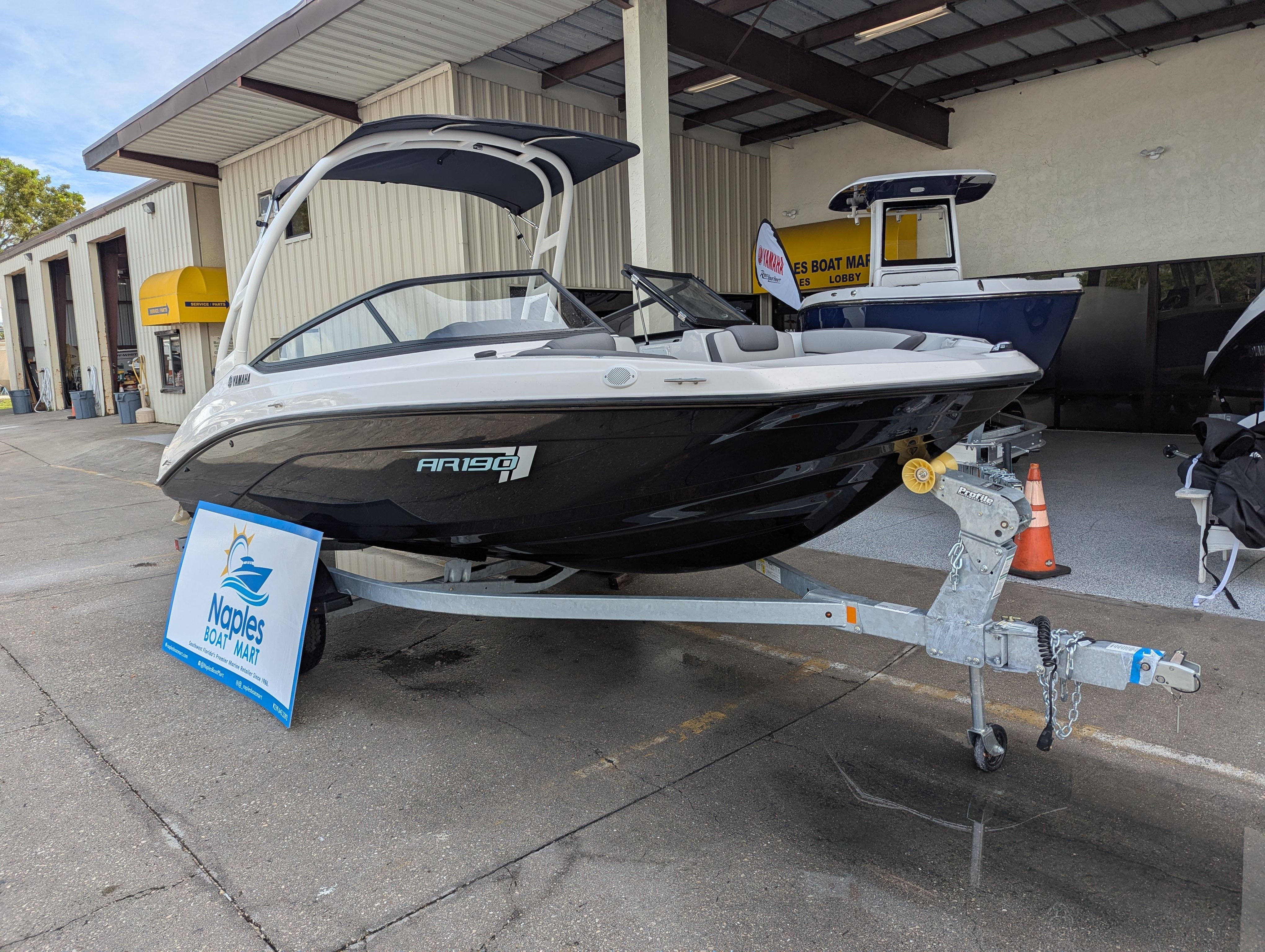 2025 Yamaha Boats AR190