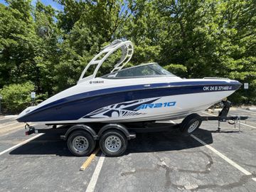 2022 Yamaha Boats AR210