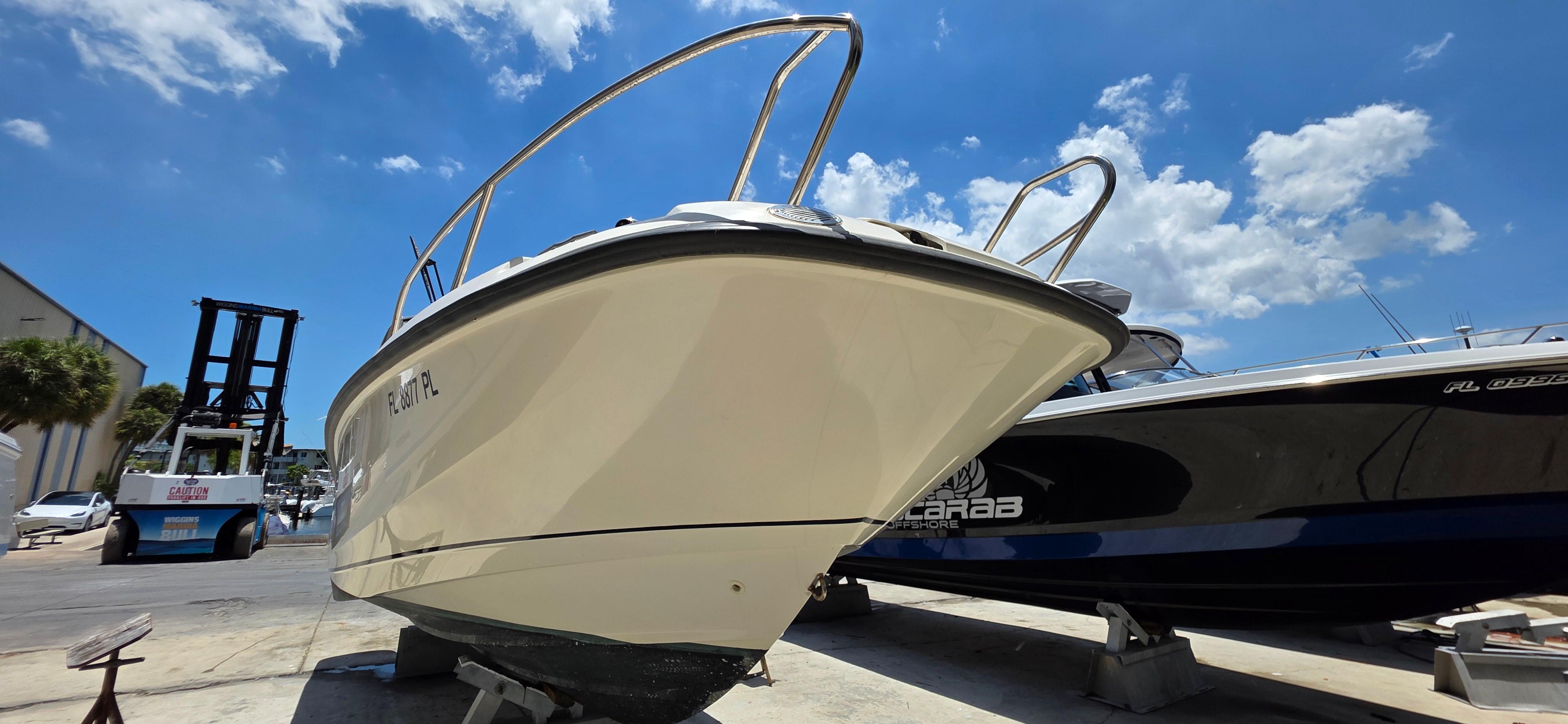 2013 Boston Whaler 230 Vantage
