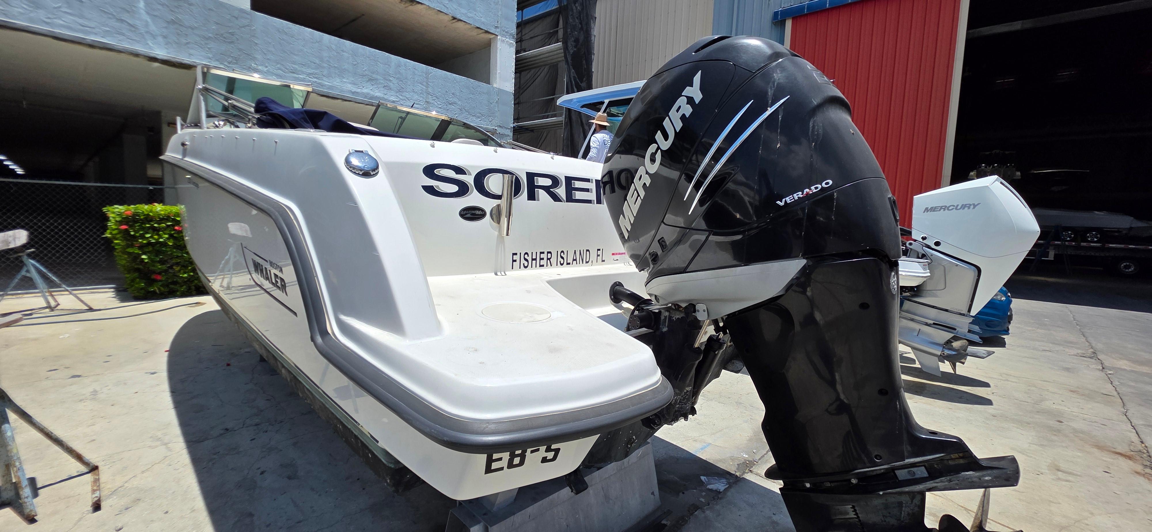 2013 Boston Whaler 230 Vantage