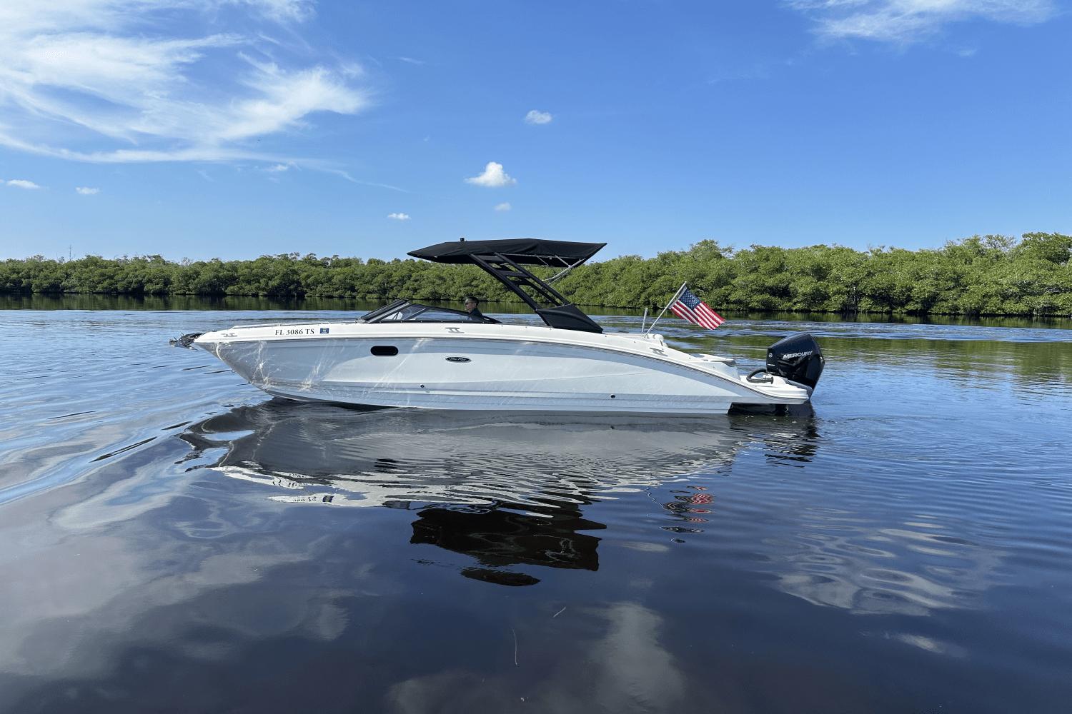 2024 Sea Ray SDX 270 Outboard